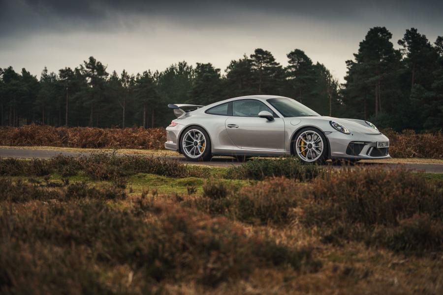  Porsche 911 GT3 (991) 2017 года  (UK) (фото 32 из 42)